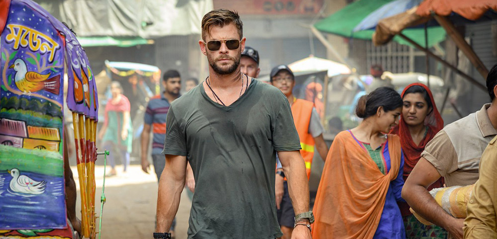 mision-de-rescate-hemsworth-03