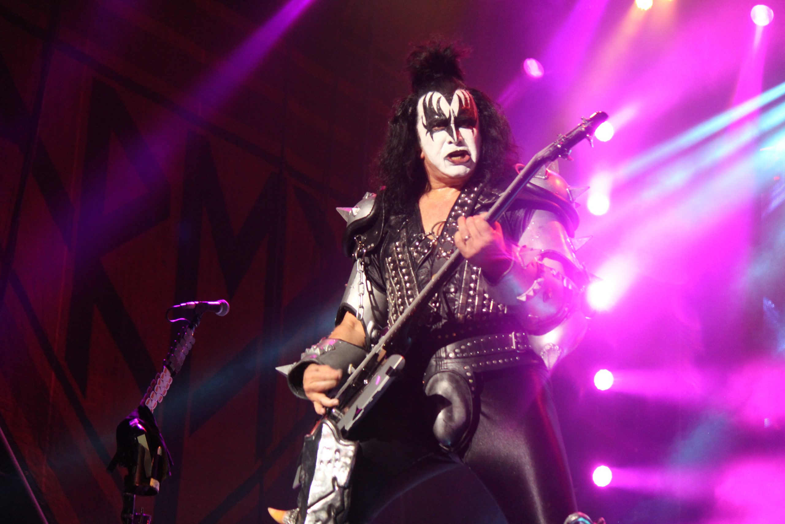 Gene Simmons contra los fans jóvenes