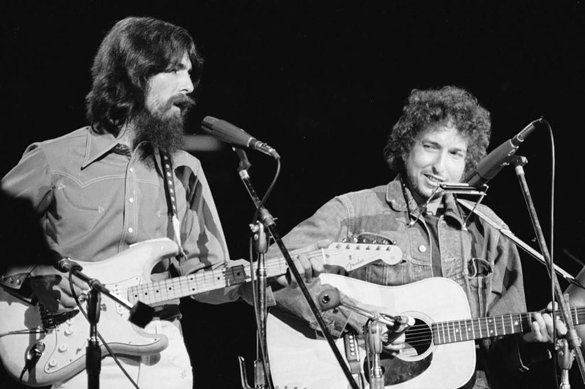 George Harrison y Bob Dylan en The concert for Bangladesh