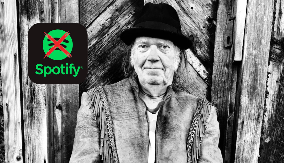 Neil Young bajó sus canciones de Spotify