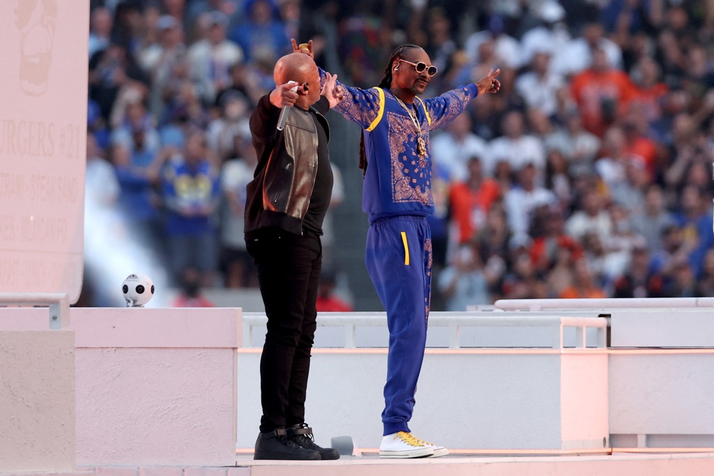 Snoop Dogg canciones del medio tiempo del Super Bowl 2