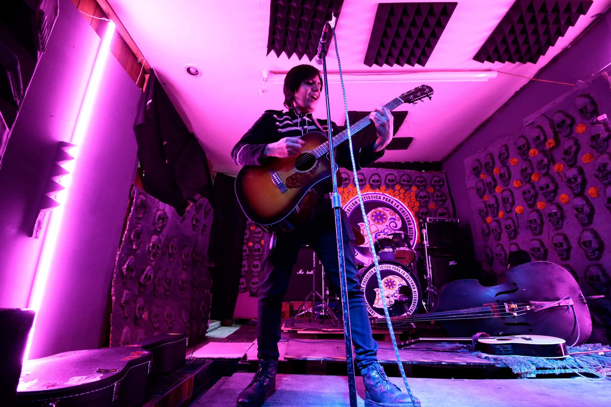 Banda mexicana en un estudio de grabación