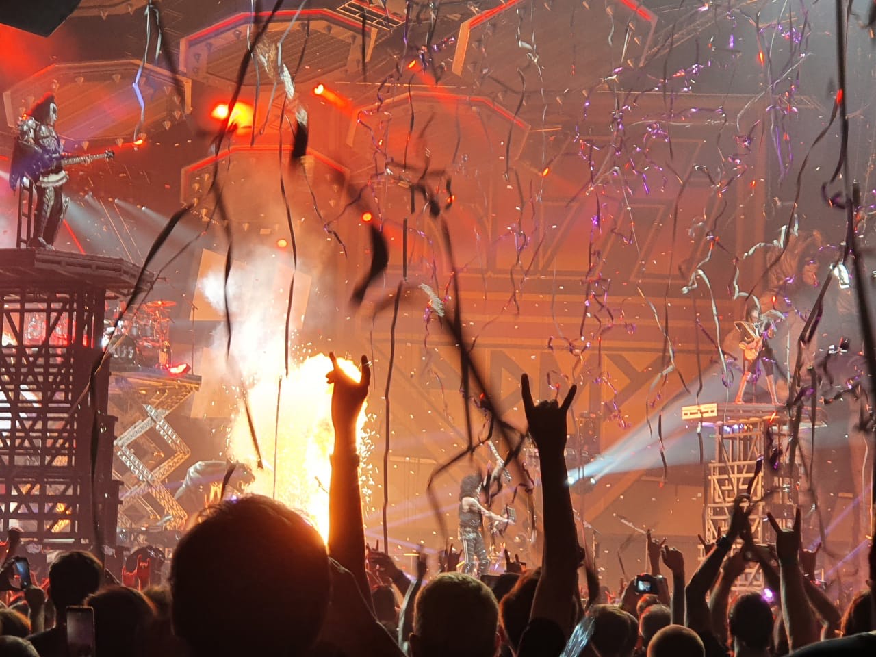 KISS en el Wiener Stadthalle de Viena, Austria tocando durante su Final Tour 2022