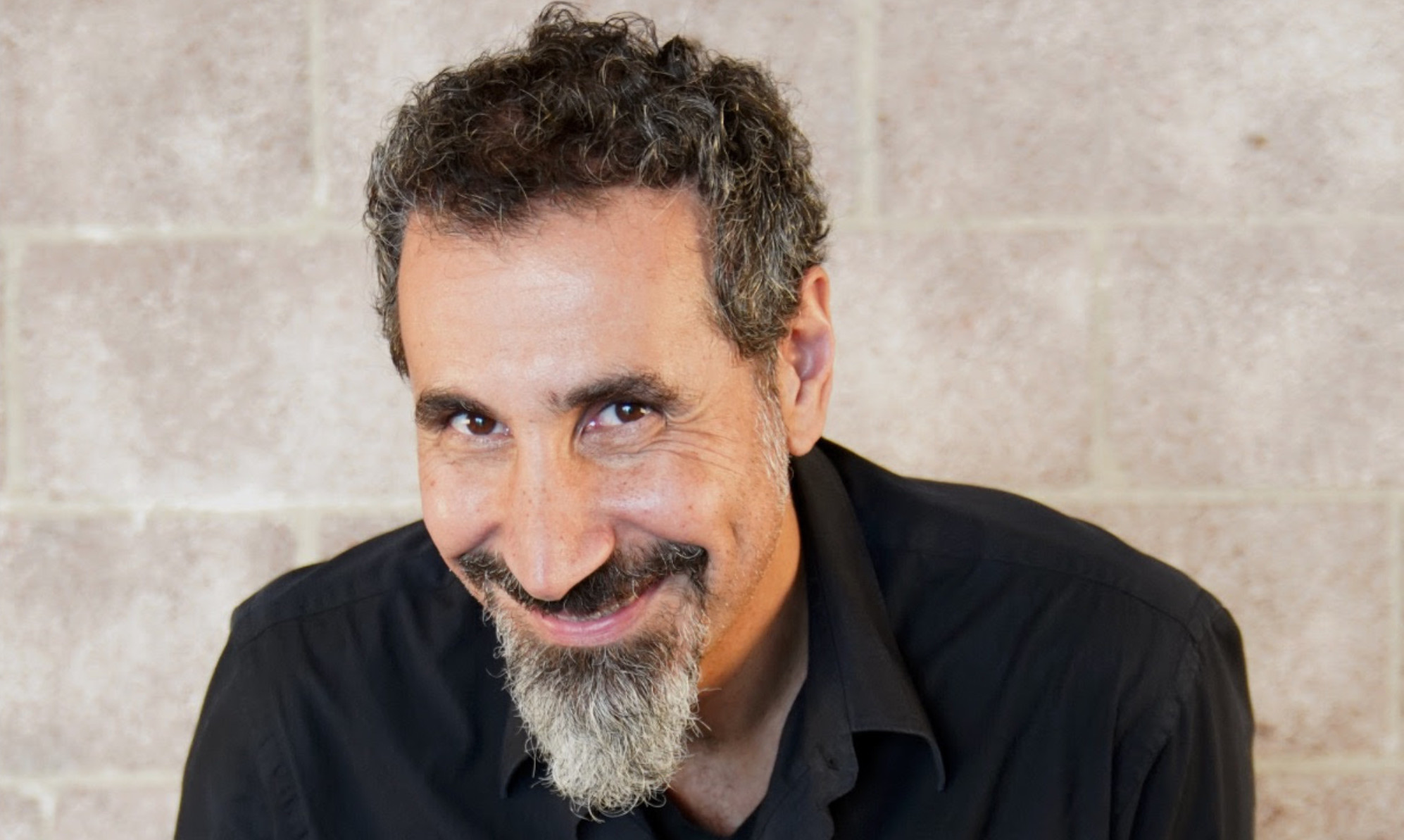 Serj Tankian lanza su nuevo EP Perplex Cities