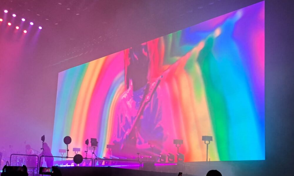 pantalla concierto de tame impala