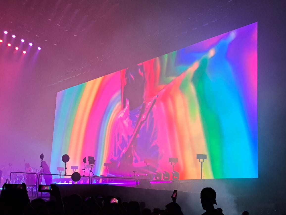pantalla concierto de tame impala