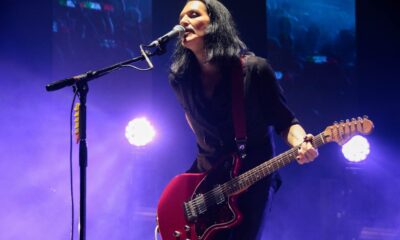 brian molko cantando