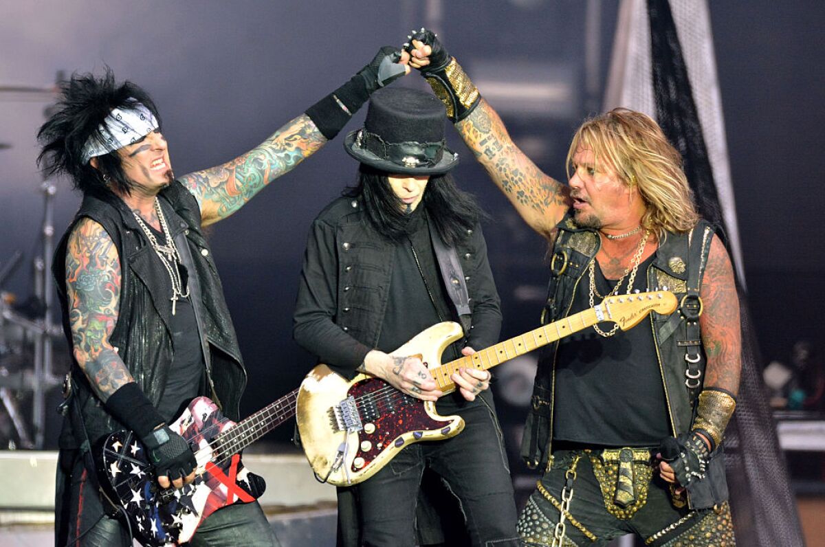 Mick Mars demanda a Mötley Crüe