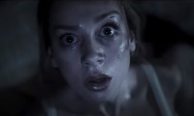 lucía de la película venus viendo hacía arriba