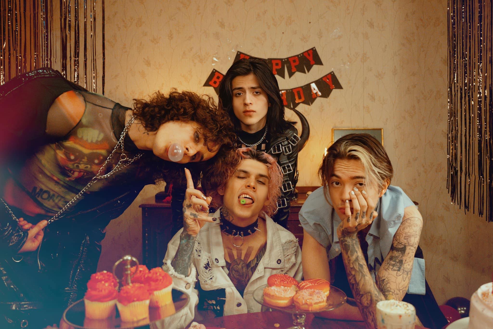 Wiplash, el cuarteto de jovenes que se conocieron en TikTok, vuelven con toda la actitud con Narvarte y su nuevo sencillo que suena a un rock más maduro
