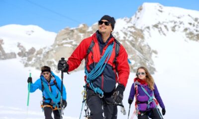 protagonistas de ascenso al limite caminando en la montaña