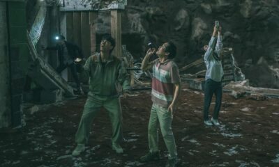 protagonistas buscando la manera de salir