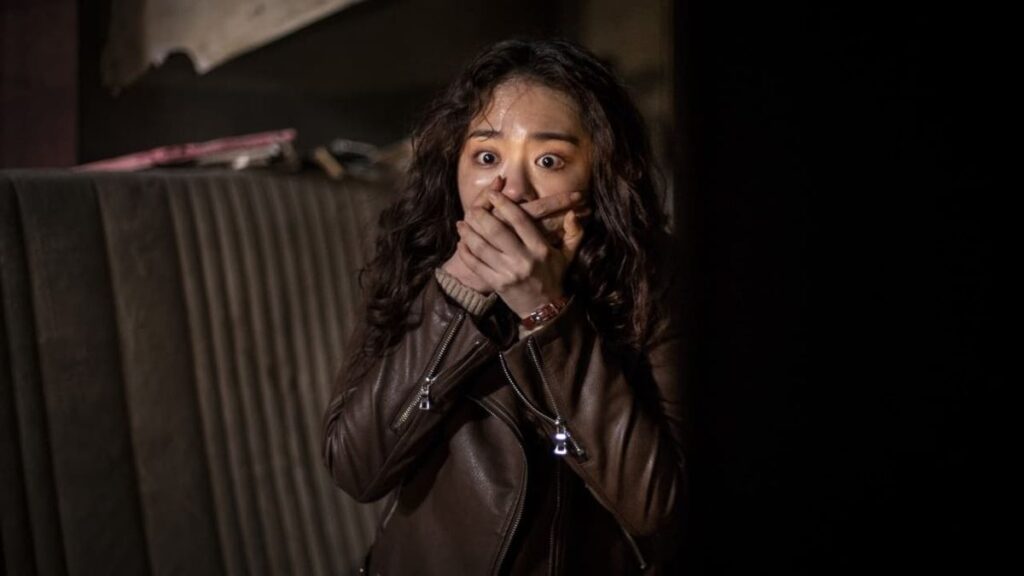 estudiante protagonista en la puerta al infierno