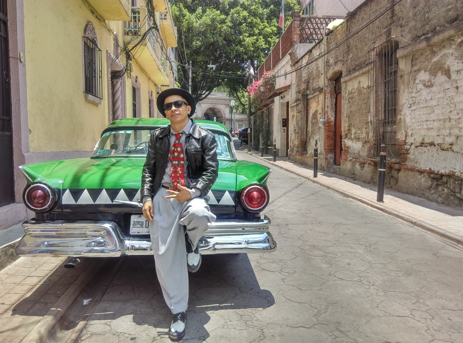 Pato, guitarrista de la Maldita Vecindad viajó por el pasado y presente de la banda en vísperas de su festejo ya tradicional del Día de Muertos