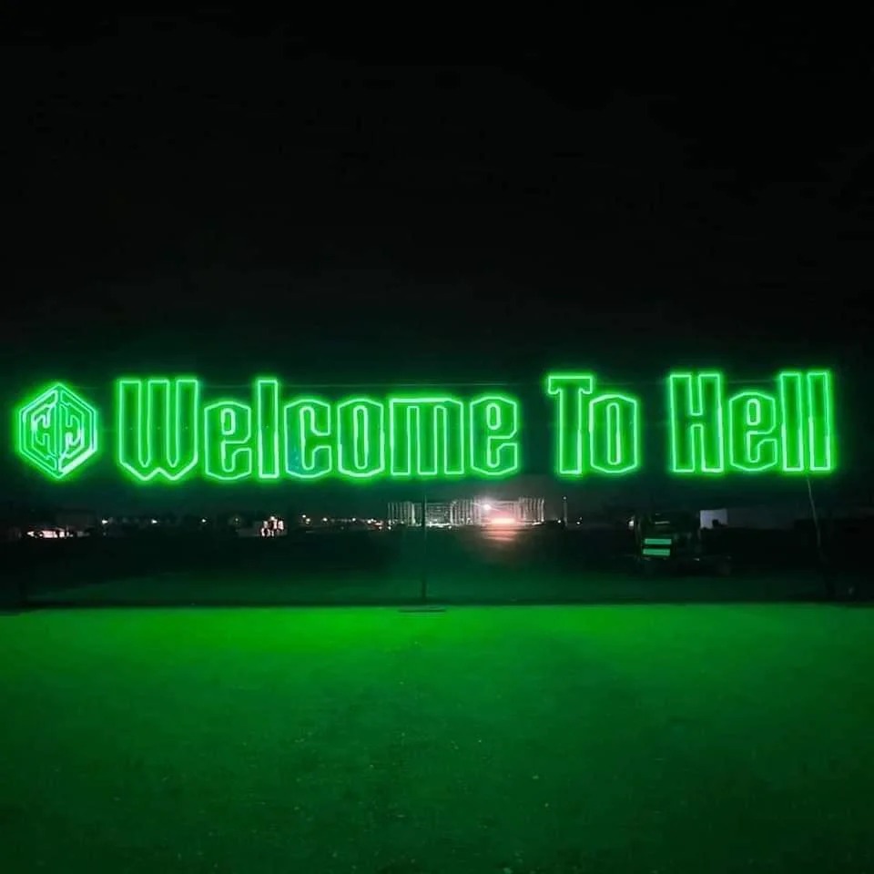 Letrero bienvenida Hell and Heaven