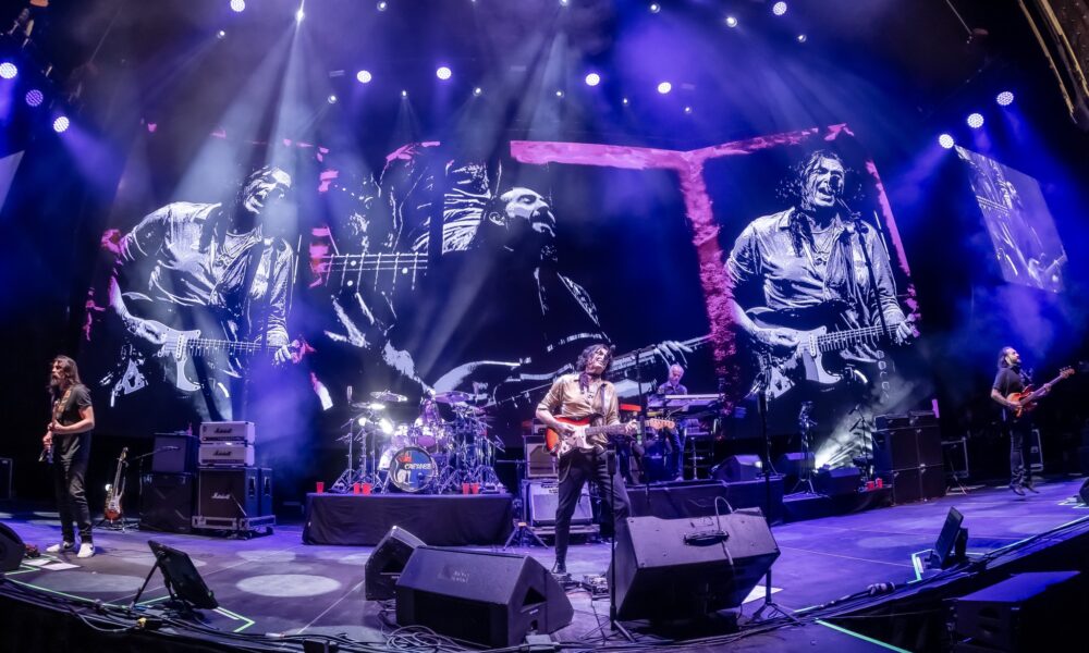 Aún sin Sabo ni Markovich en su alineación, Caifanes demostró el poder de su raza en una velada que explotó como célula con invitados especiales y clásicos