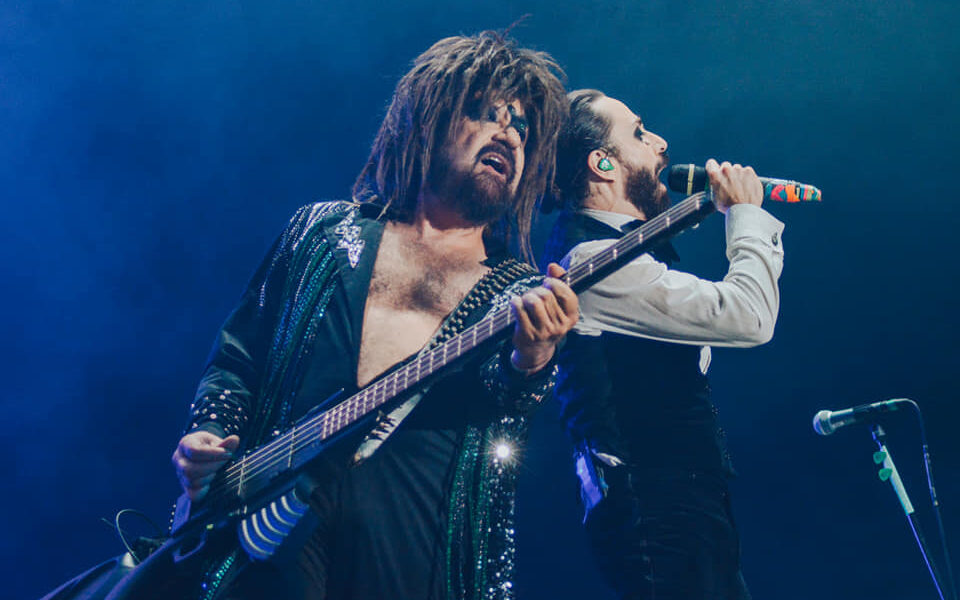 Con un Domo de Cobre repleto de malditos pecadores, el 'detector de metal' por excelencia, Moderatto, dio por terminada su carrera