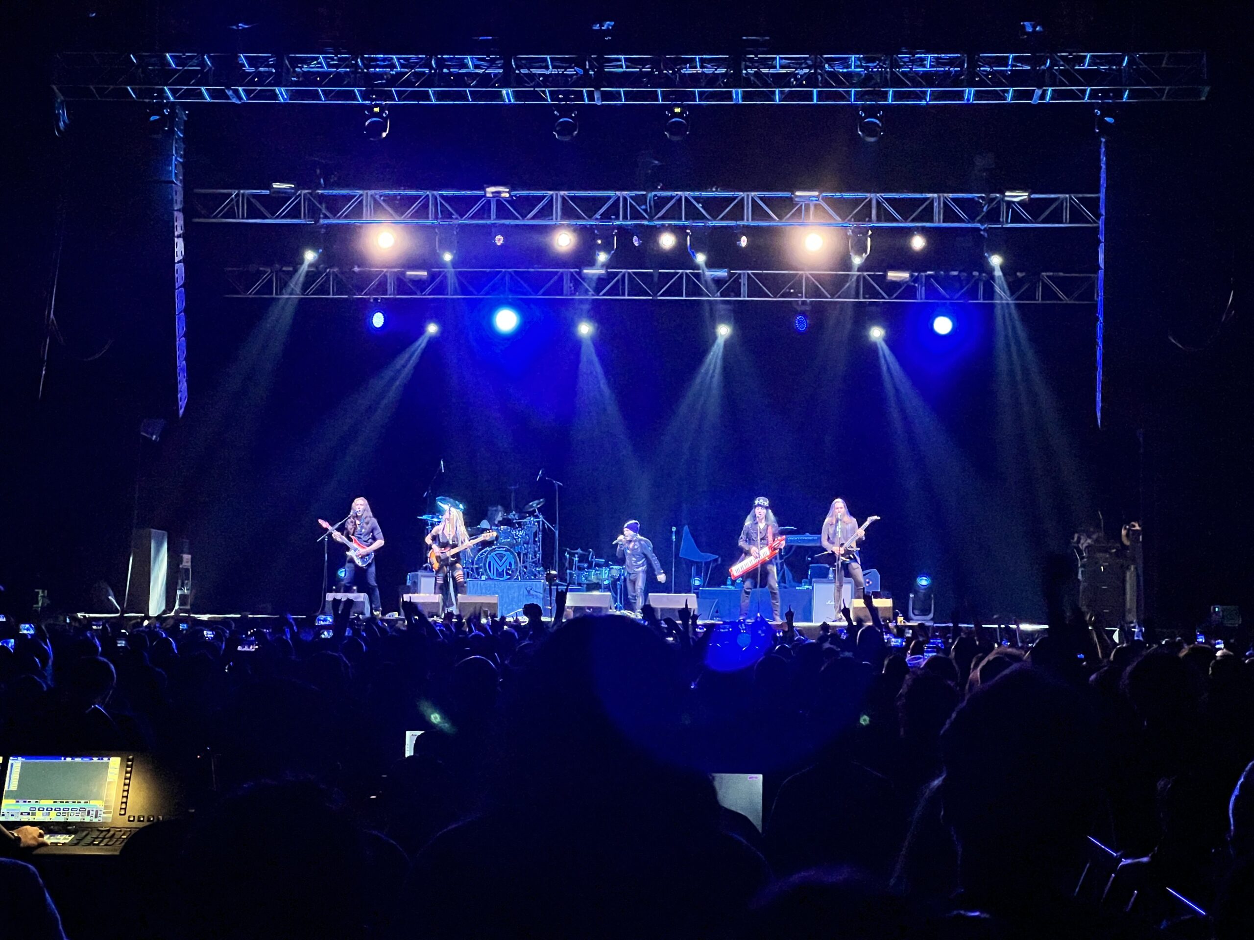 Bruce Dickinson en el Pepsi Center