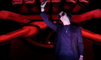 El ex líder de los Héroes del Silencio y autor de rolas como Inifnito, Enrique Bunbury, presenta en México su nuevo libro y ofreció detalles de su regreso