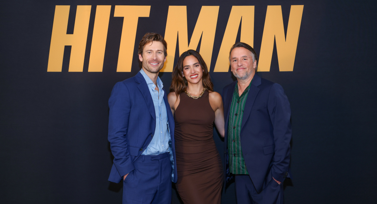 La dupla de Glen Powell y el nominado al Óscar Richard Linklater junto a Adria Arjona no dieron detalles sobre esta comedia que es todo menos lo que aparenta