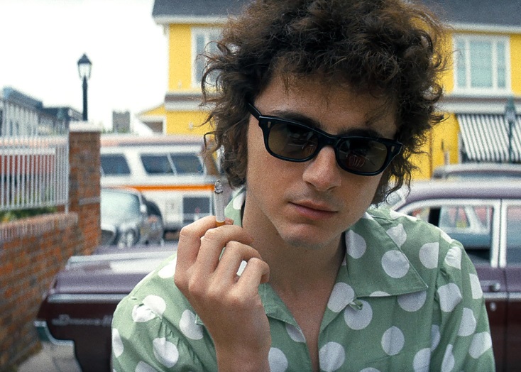 Timothée Chalamet como bob dylan en un completo desconocido