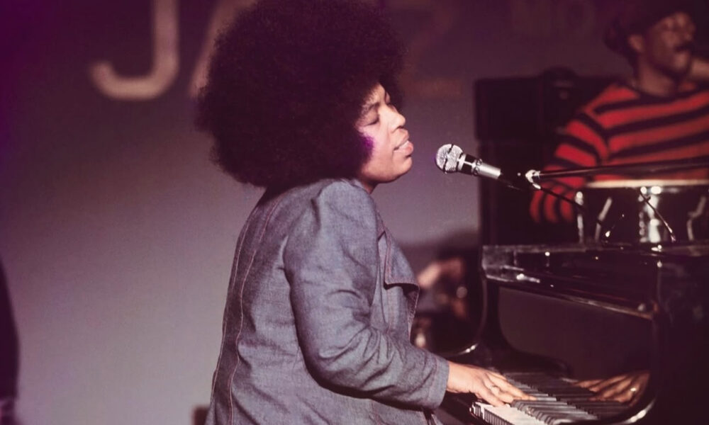 Roberta Flack, leyenda del soul y R&B falleció a los 88 años el 24 de febrero de 2025.
