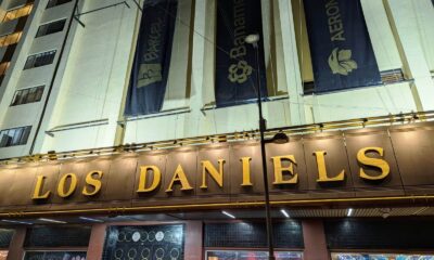 marquesina del teatro Metropólitan con Los Daniels