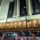 marquesina del teatro Metropólitan con Los Daniels