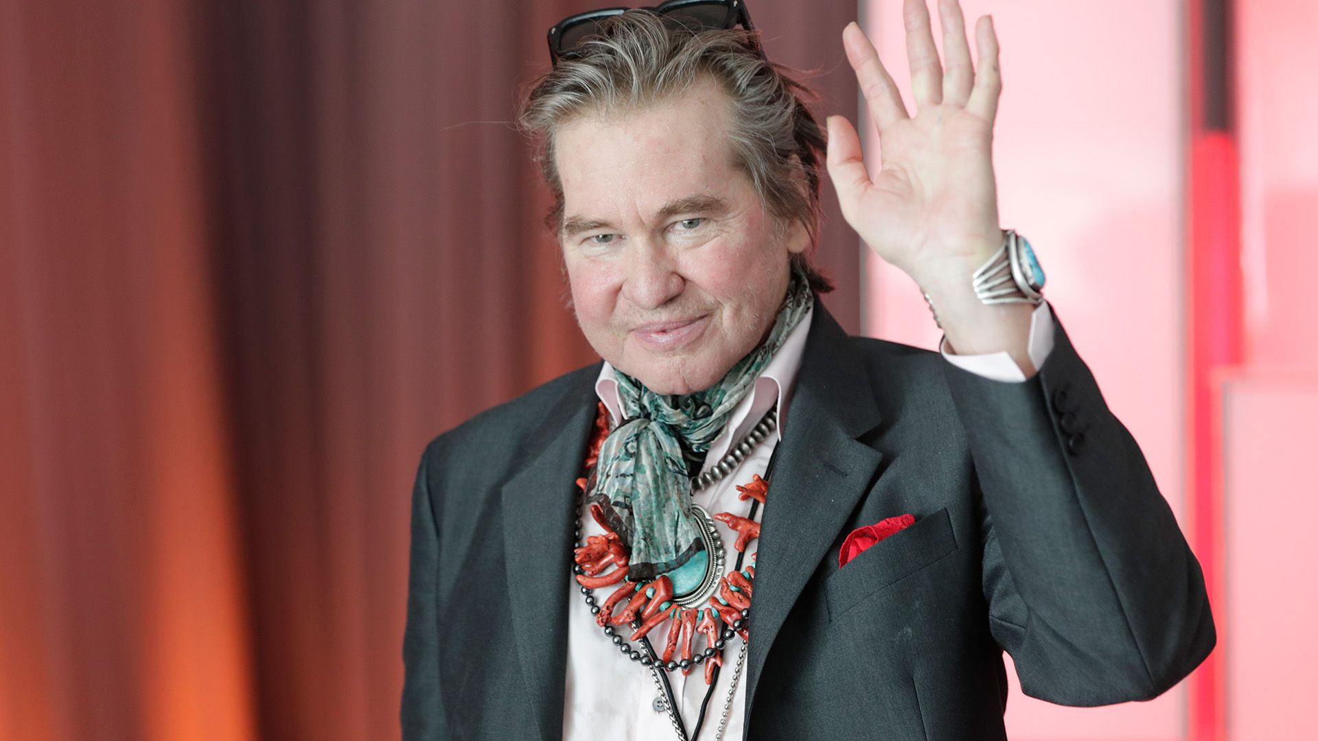 Galán. Villano. Comediante. Actor de doblaje. No hay nada que Val Kilmer no hiciera en su carrera. Por eso le rendimos homenaje con sus 5 papeles más icónicos.