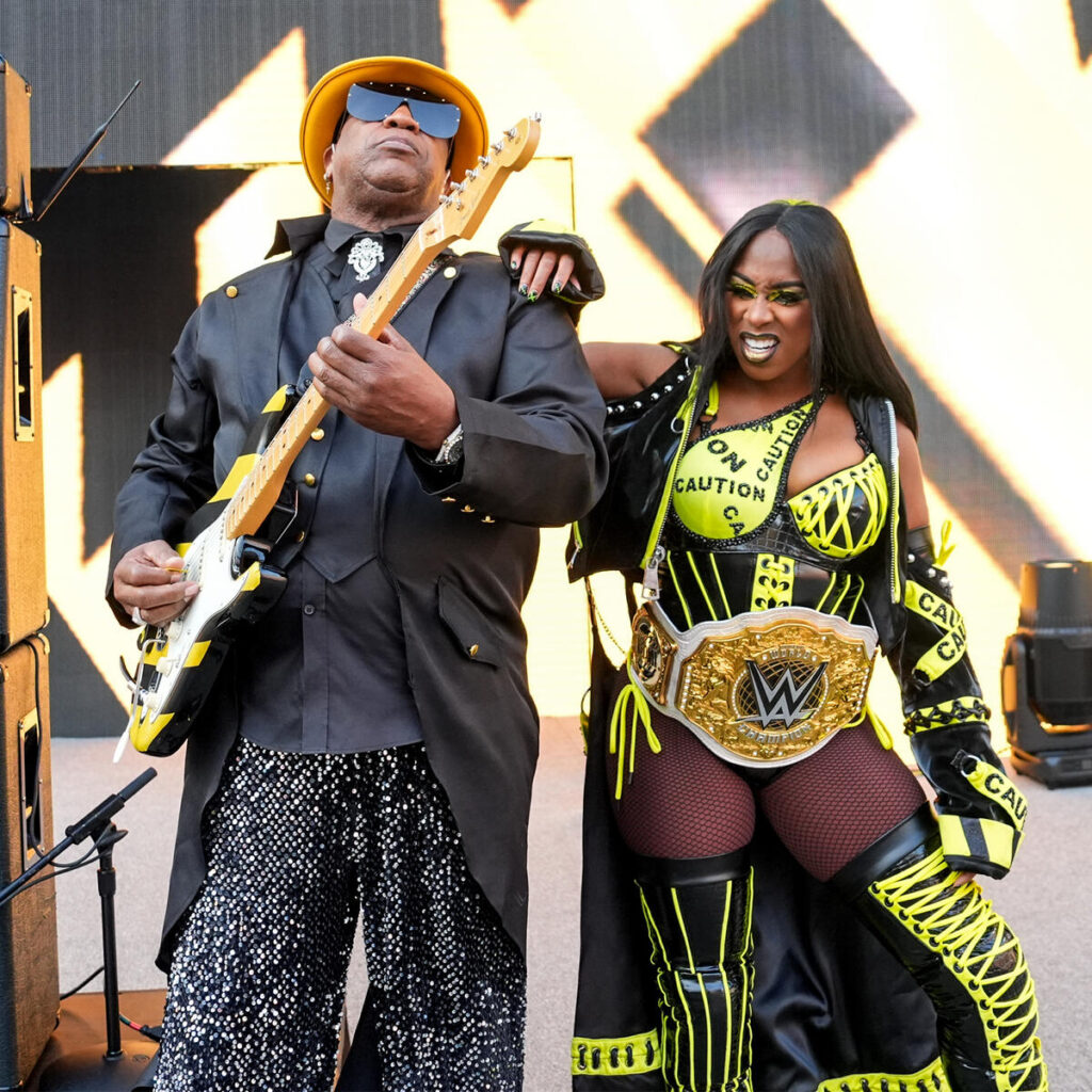 Naomi aprovechó las circunstancias entre Iyo Sky y Rhea Ripley y mantiene el título / Foto: WWE