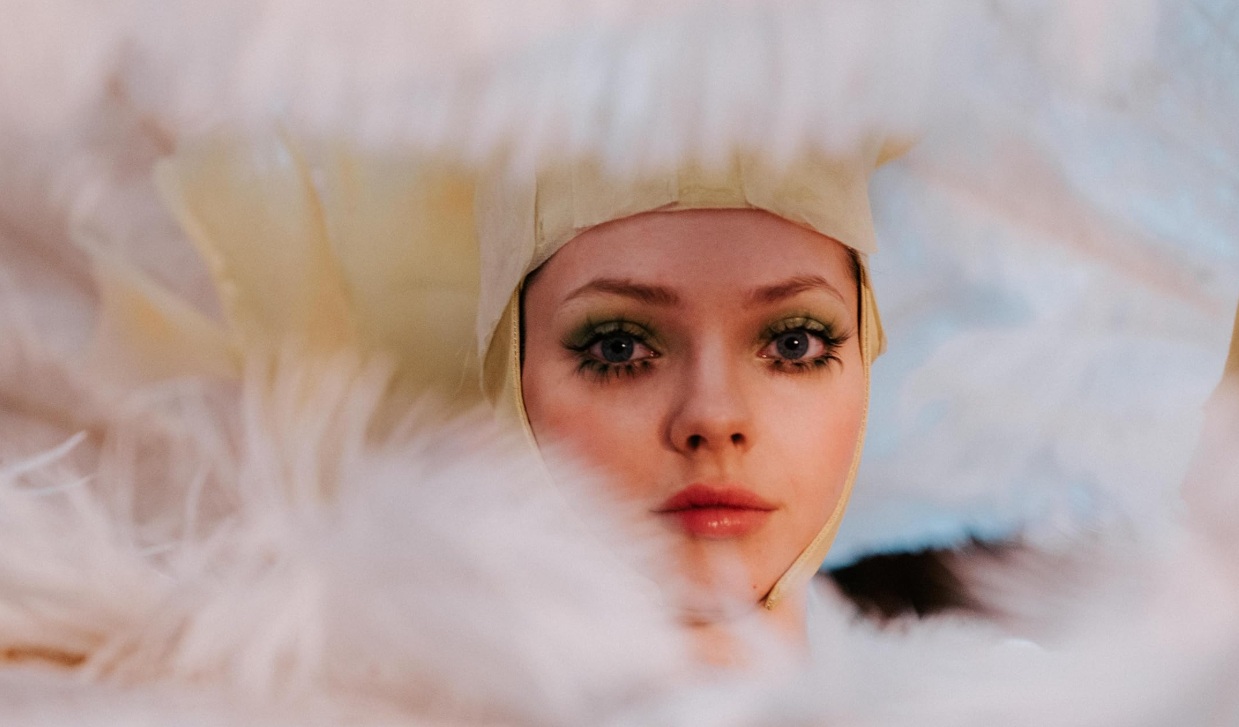 elvira protagonista de La Hermanastra Fea