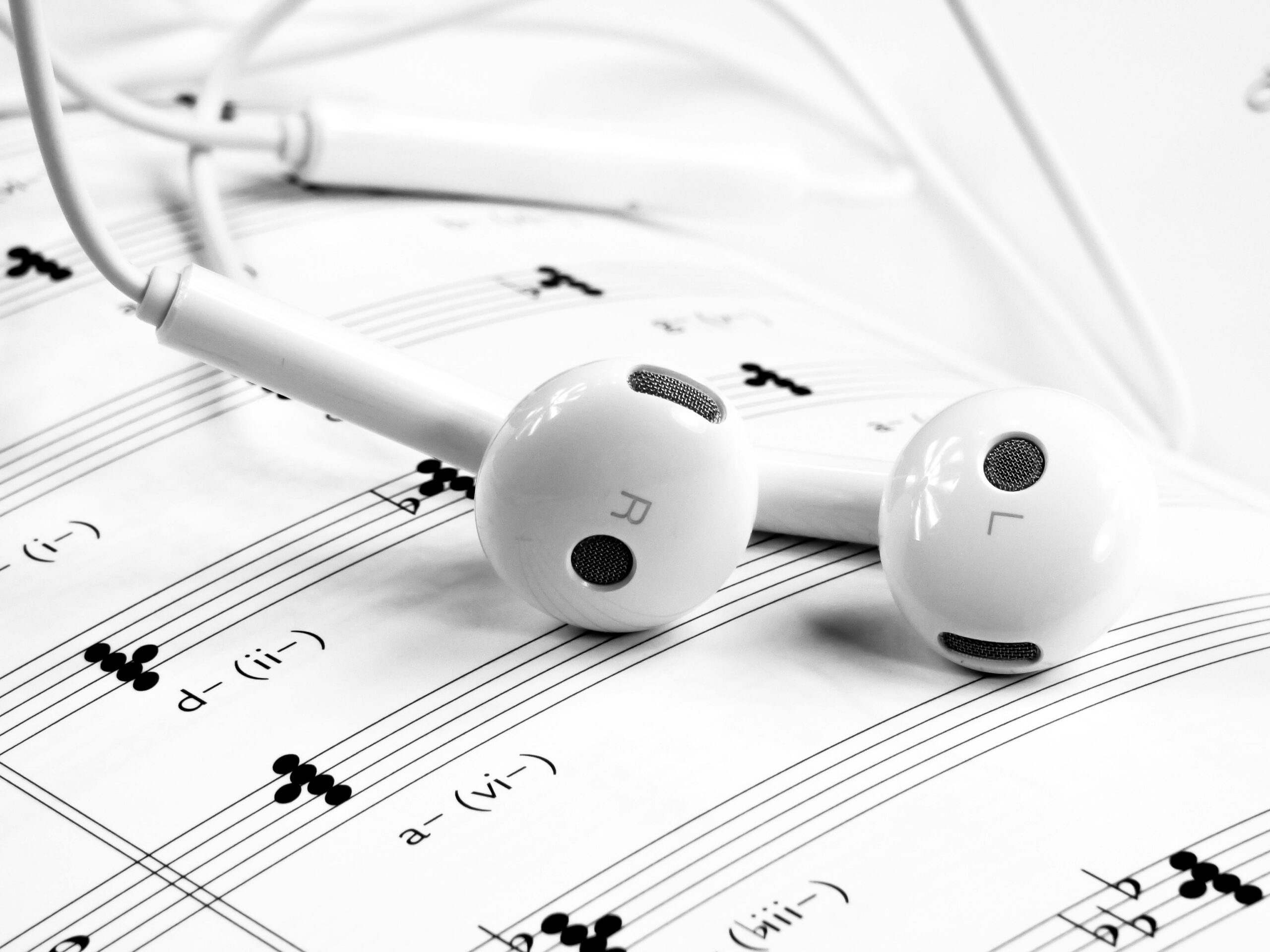 La importancia de la música en el contenido social y cómo obtenerla legalmente