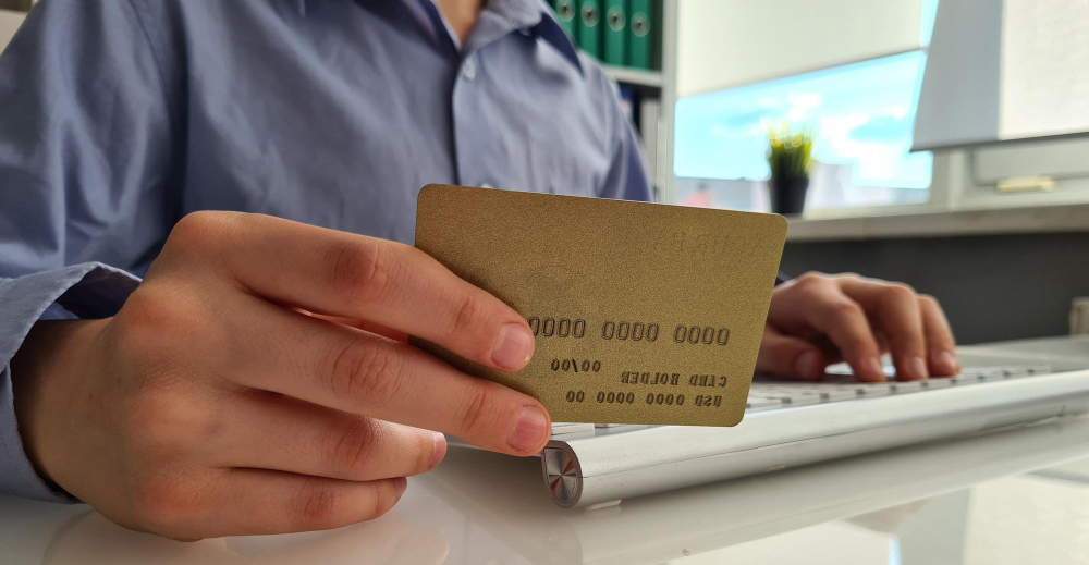 Qué hacer ante un cargo duplicado en la tarjeta